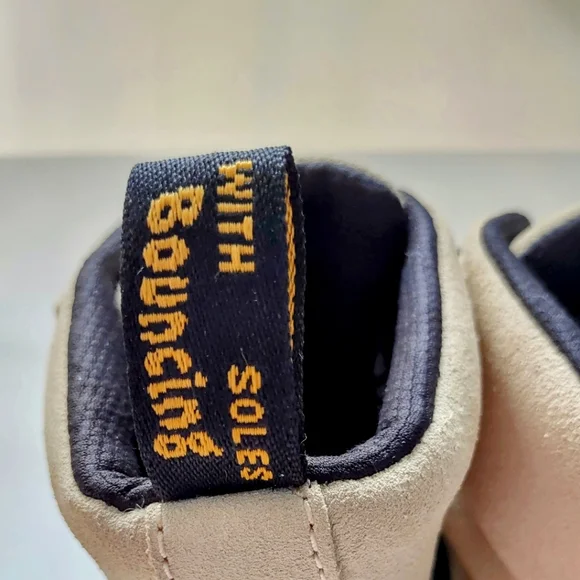 NEW Dr.Martens Cream Suede Utility Boots Women's 6 - Picture 8 of 9